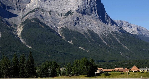 Canadian tourism industry booming Canadian tourism industry booming