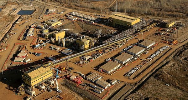 Suncor boosts interest in Syncrude in $920-million deal Suncor boosts interest in Syncrude in $920-million deal
