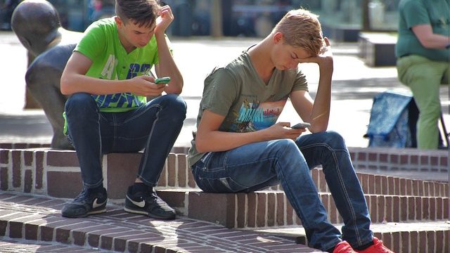 France’s phone hang-up is a conversation starter France’s phone hang-up is a conversation starter