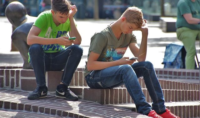 France’s phone hang-up is a conversation starter France’s phone hang-up is a conversation starter