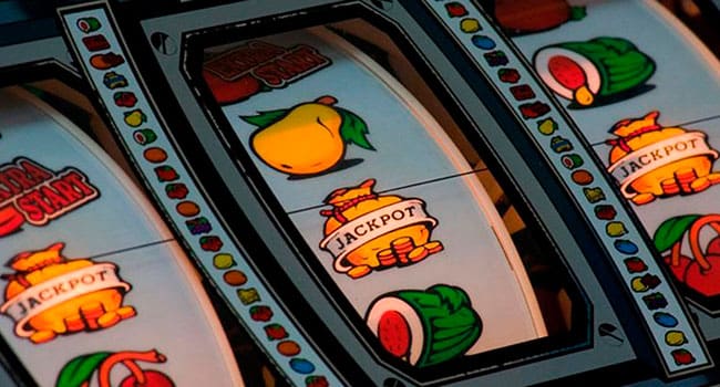 What Should You Know Before Playing Online Slots When You Travel | Troy  Media