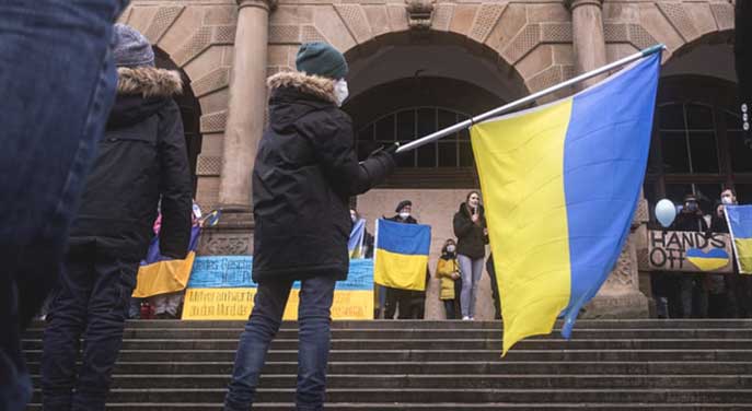 Ukrainians fleeing war face Canadian red tape